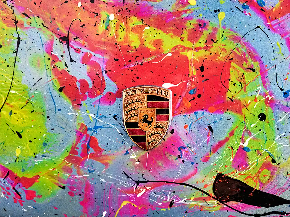 artifackd Lackierte Kunst als abziehbarer Lackschutz auf dem Porsche Art Car by Fabian Kühnle